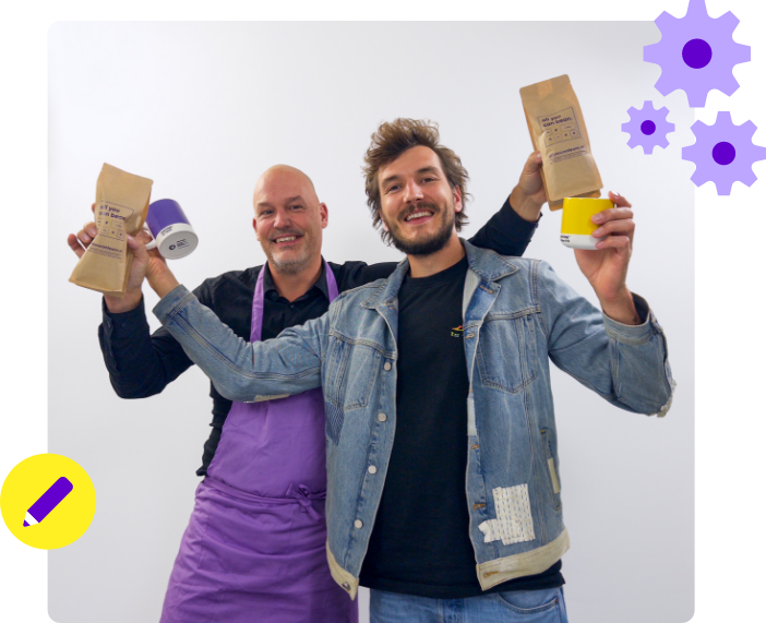 Kees en Bernd van All You Can Learn zetten een verse kop koffie tijdens een gesprek met docenten over onderwijs in het mbo.